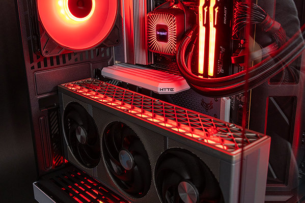 Gaming PC HAL3000 Alfa Gamer Nitro Panda (R7 9800X3D, RX 9070 XT) ...