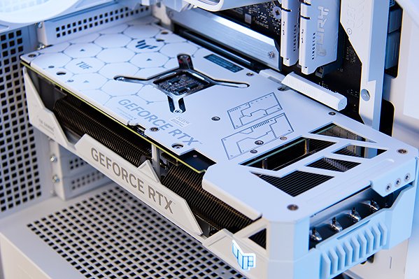 Gaming PC HAL3000 Master Gamer BTF 4070 Ti Super (14th gen) ...