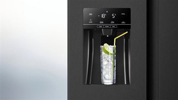 American Refrigerator HISENSE RS650N4AF2 Lifestyle