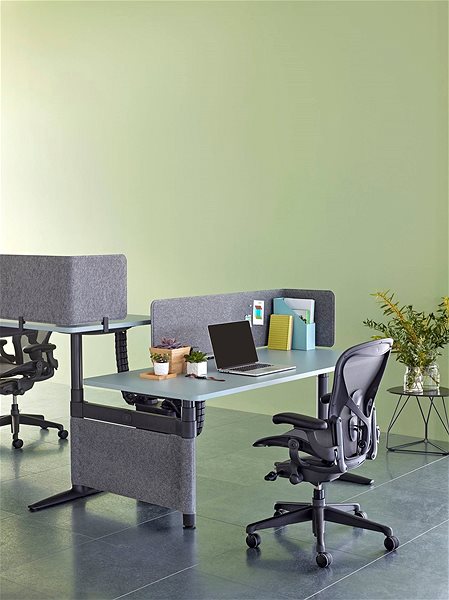 Office Chair Herman Miller Aeron, Size B, For Hard Floors - Black Lifestyle