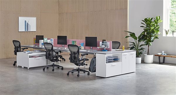 Office Chair Herman Miller Aeron, Size C, For Hard Floors - Black Lifestyle