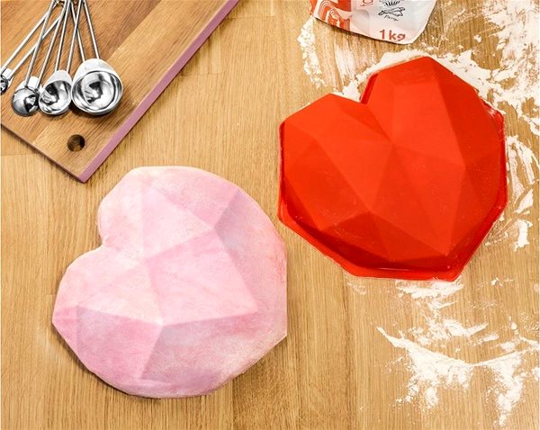 Baking Mould Alum Silicone 3D baking mould in the shape of a heart ...