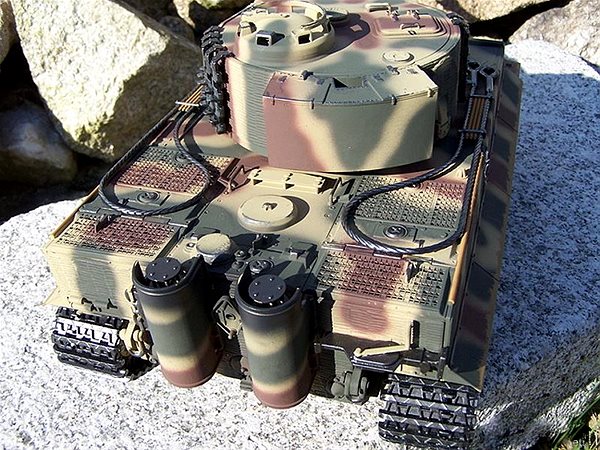 RC tank Torro Tiger pozdní verze Infrared kamufláž, edice metal ...