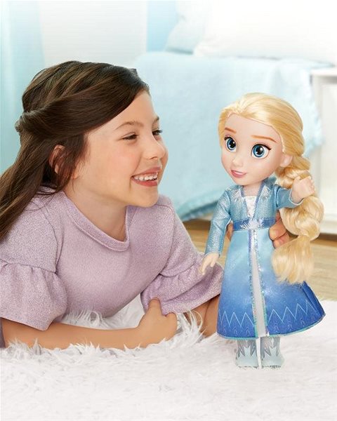 Figure Frozen 2: Elsa Doll Lifestyle