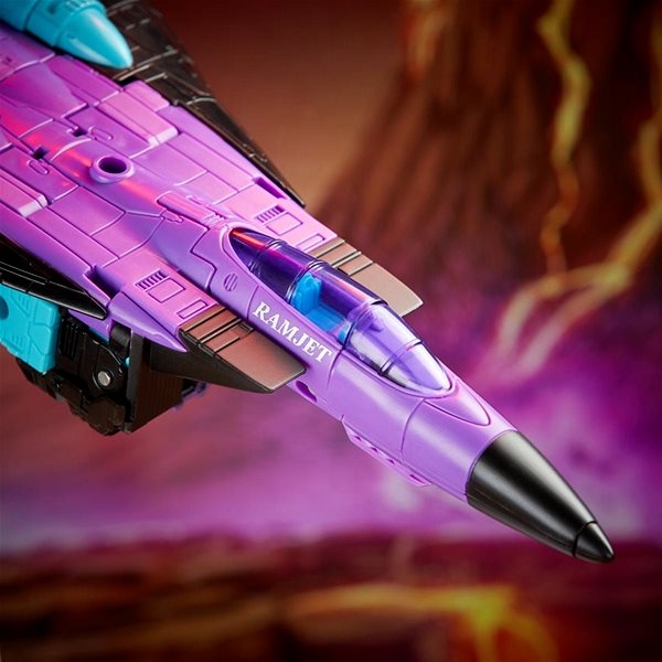 Figure Transformers Generations Selects Voyager G2 Ramjet Figure Features/technology