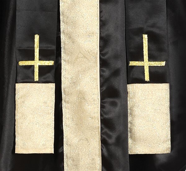 GUIRCA Pope costume.