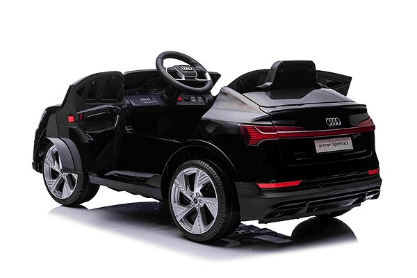 Elektromos autó gyerekeknek Az Audi E-tron Sportback 4 x 4 elektromos autó, fekete színben Oldalnézet