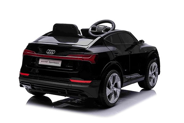 Elektromos autó gyerekeknek Az Audi E-tron Sportback 4 x 4 elektromos autó, fekete színben Oldalnézet