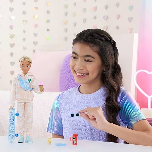 Barbie Dream Besties Ken Puppe mit Zubehör.