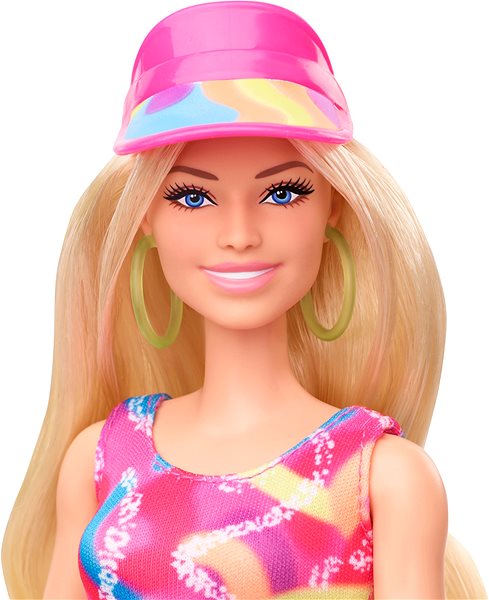Panenka Barbie ve filmovém oblečku na kolečkových bruslích ...
