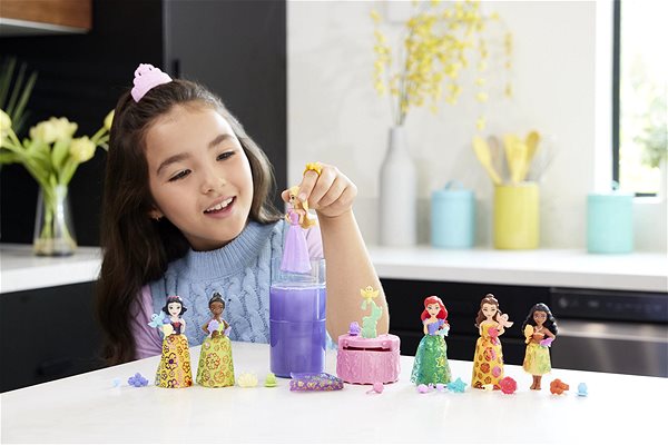 Bábika Disney Princess Color Reveal Kráľovská malá bábika s kvetmi ...