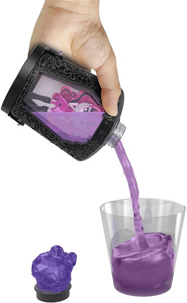 Monster High Elixirs doll with a little monster, surprise and reveal using water.