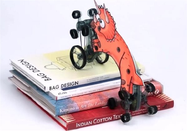 PLAYSTEM Climbing Dinos Triceratops & T-Rex construction set.