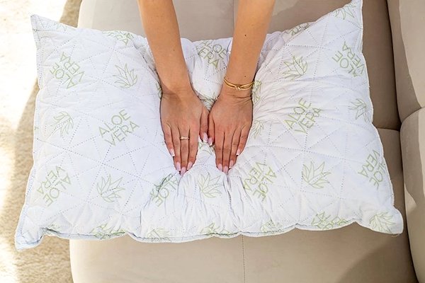 Anatomical pillow TEXTILOMANIA Anatomical pillow Visco luxury aloe vera 45 × 75 cm .