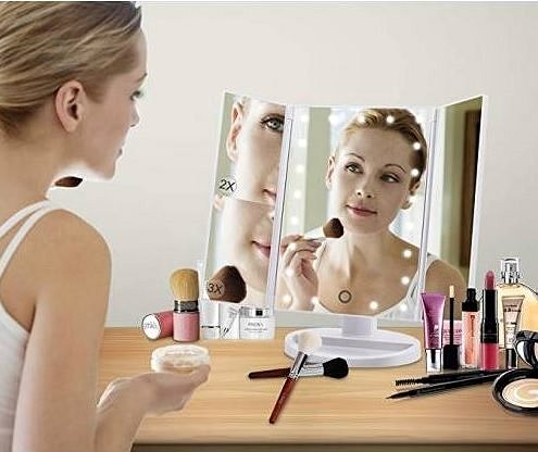 Makeup Mirror IQ-TECH iMirror 3D Magnify, white Lifestyle
