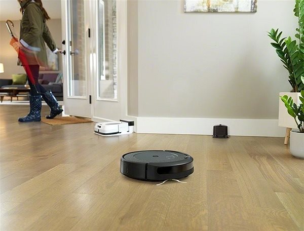 Robot Vacuum iRobot Roomba i3 Dark Lifestyle