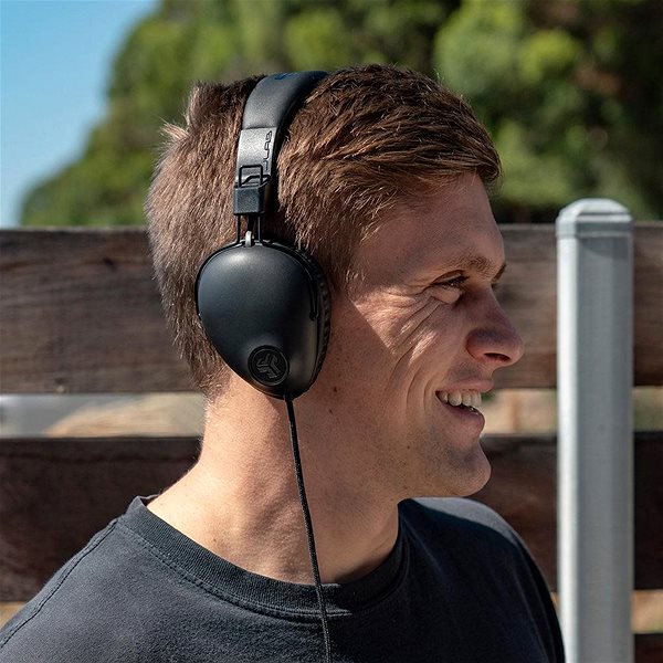 Fej-/fülhallgató JLAB Studio Pro Wired Over Ear Black Lifestyle