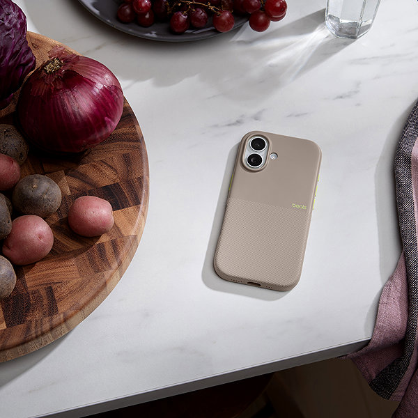 Handyhülle Apple Robuste Beats-Hülle für iPhone 17 mit MagSafe und Kamerasteuerung in Alpingrau ...