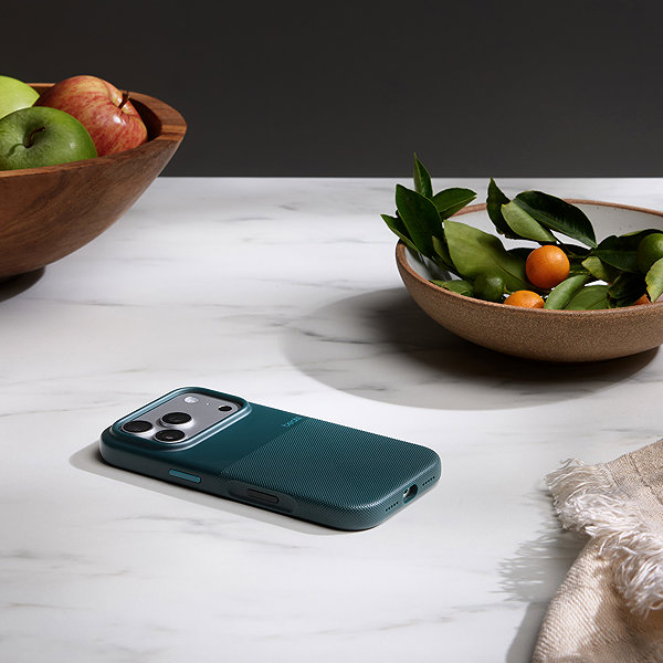 Handyhülle Apple Robuste Beats-Hülle für iPhone 17 Pro mit MagSafe und Kamerasteuerung Rocky Blue ...