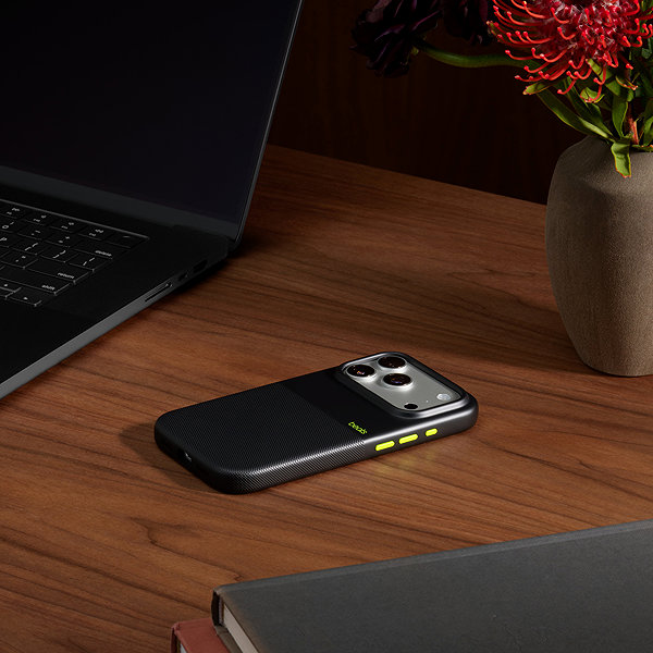 Handyhülle Apple Robuste Beats-Hülle für iPhone 17 Pro mit MagSafe und Kamerasteuerung Everest schwarz ...