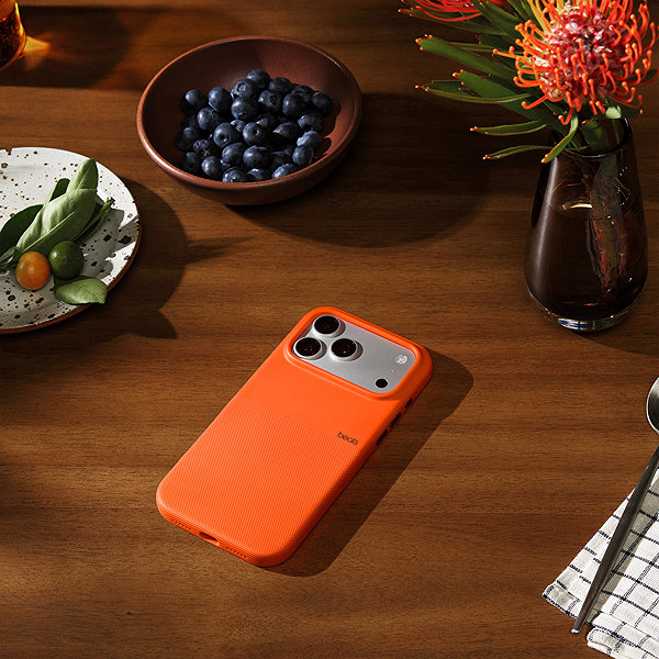 Handyhülle Apple Robuste Beats-Hülle für iPhone 17 Pro Max mit MagSafe und Kamerasteuerung Sierra Orange ...
