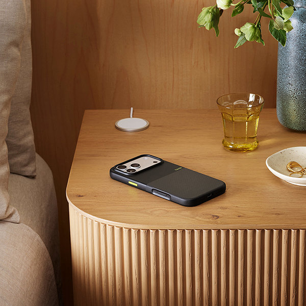 Handyhülle Apple Robuste Beats-Hülle für iPhone 17 Pro Max mit MagSafe und Kamerasteuerung Everest schwarz ...