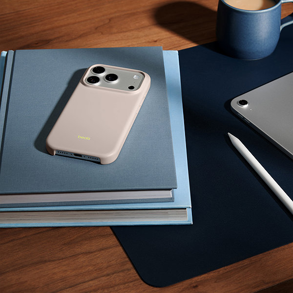 Handyhülle Apple Beats-Hülle für iPhone 17 Pro mit MagSafe und Kamerasteuerung Kalkstein-Grau ...