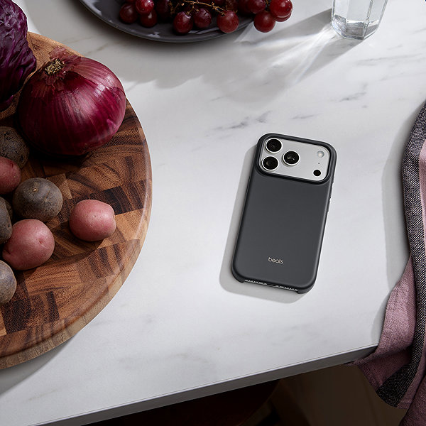 Handyhülle Apple Beats-Hülle für iPhone 17 Pro mit MagSafe und Kamerasteuerung in Granitgrau ...