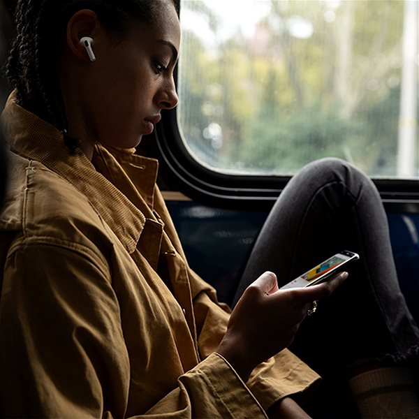 Bezdrátová sluchátka Apple AirPods Pro 2021 Lifestyle