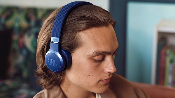 Kabellose Kopfhörer JBL Live 670NC blau Lifestyle