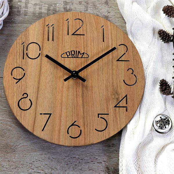 Nástěnné hodiny PRIM Timber Breezy - tmavé Lifestyle
