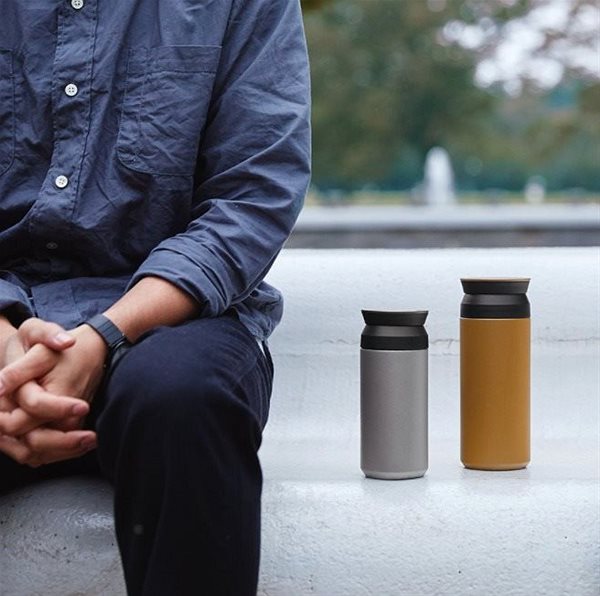 Thermal Mug Kinto Travel Tumbler Coyote 500 ml Lifestyle
