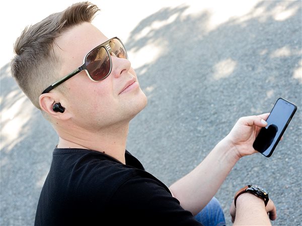 Vezeték nélküli fül-/fejhallgató LAMAX Taps1 fekete Lifestyle