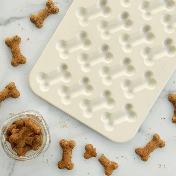 Baking Mould Nordic Ware 16 pcs dog biscuits blue ...