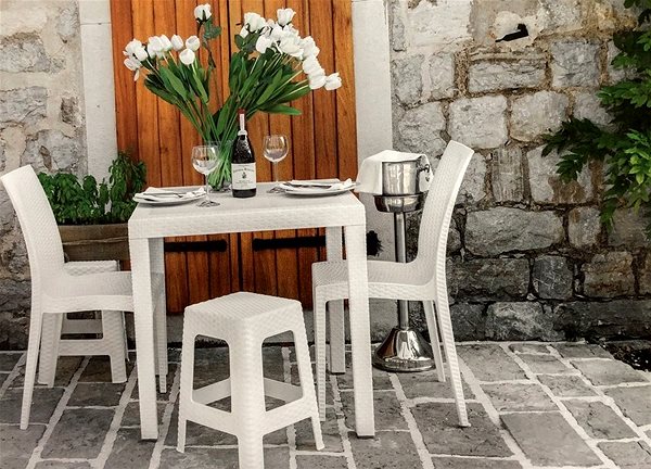 Záhradná stolička MEGAPLAST Taburet II 45 × 35,5 × 35,5 cm, polyratan, tm. zelená Lifestyle