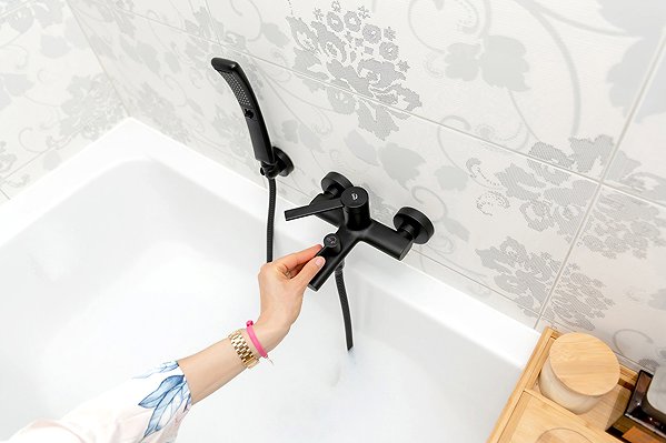 Tap Laveo Pinar wall-mounted bath mixer without accessories, black (BAW_710D) ...