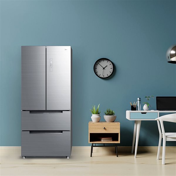American Refrigerator MIDEA MDRF631FGE23B Lifestyle