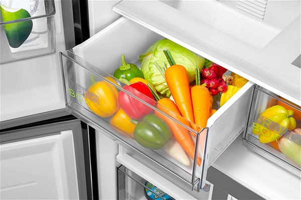 American Refrigerator MIDEA MDRF632FGF22 Lifestyle