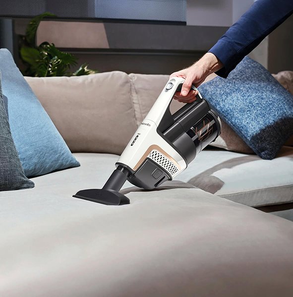 Upright Vacuum Cleaner Miele Triflex HX2 Lotus white Lifestyle