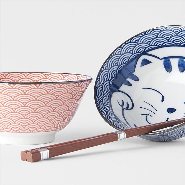 Set of bowls Made In Japan Set of 2 bowls 15 cm in Red and blue with Maneki motif.