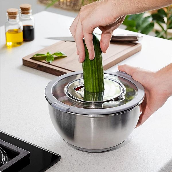 Set of Sortland Belfast bowls with grater in lid and silicone base, grey .