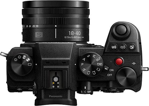 Digital camera Panasonic Lumix DC-S5D + Lumix S 18-40 mm f/4.5-6.3 .