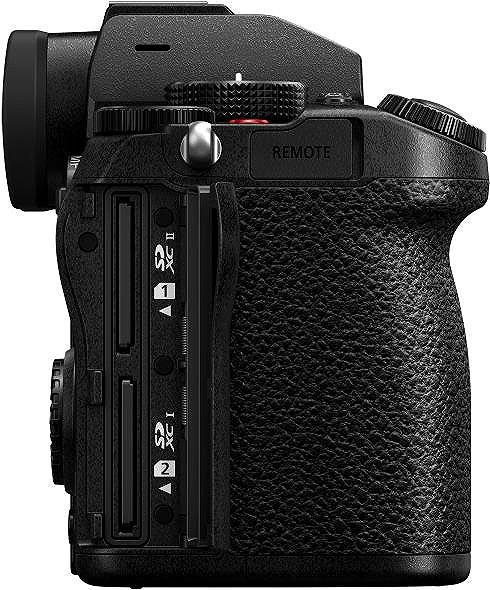 Digital camera Panasonic Lumix DC-S5D + Lumix S 18-40 mm f/4.5-6.3 .