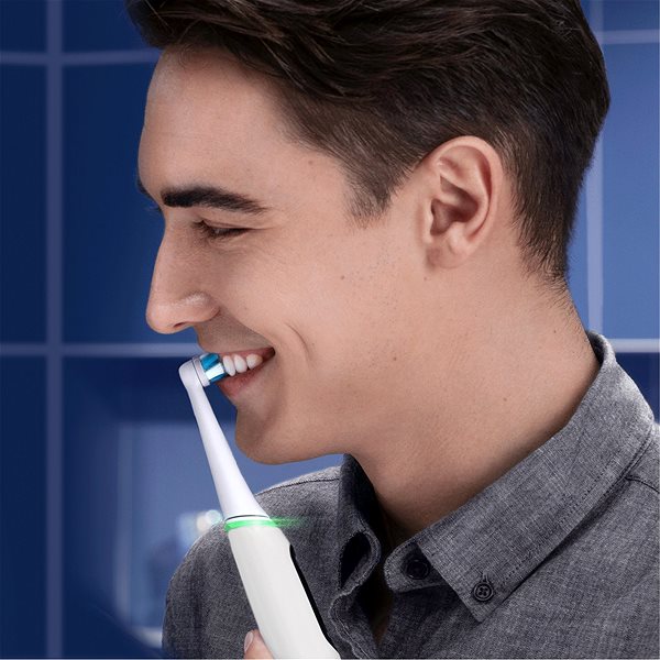 Electric Toothbrush Oral-B iO Series 6 White Magnetic Toothbrush Lifestyle