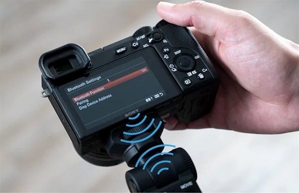 Digitálny fotoaparát Sony Alpha A7C + FE 28-60 mm strieborný + Grip GP-VPT2BT Lifestyle