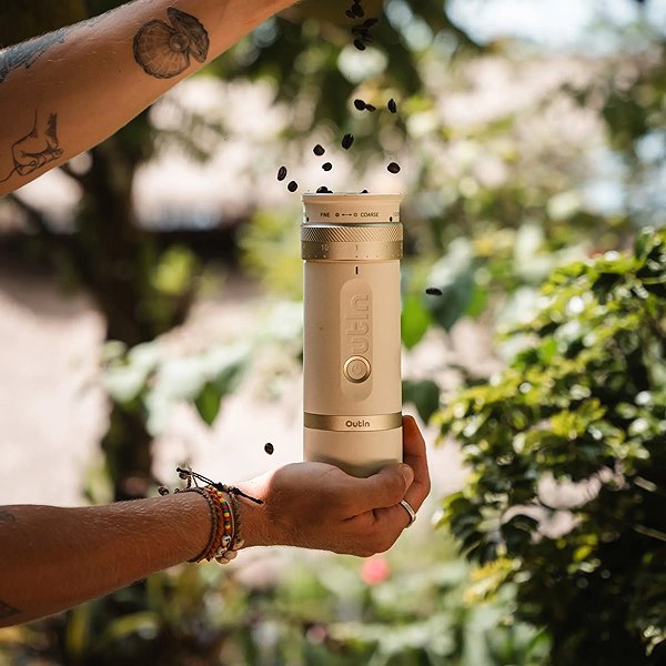 Kaffeemühle OUTIN Fino Sandstone White Portable Coffee Grinder ...