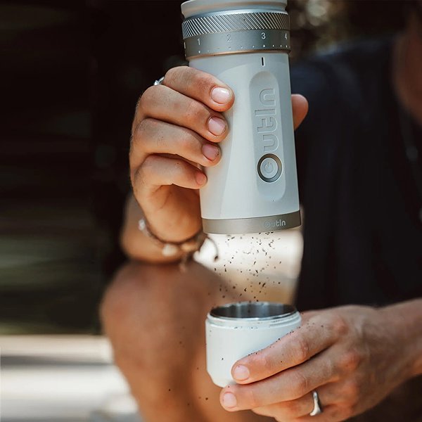 Kaffeemühle OUTIN Fino Sandstone White Portable Coffee Grinder ...