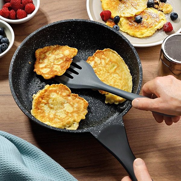 Pan KELA Deep pan with non-stick surface Stella Nova 28 cm .