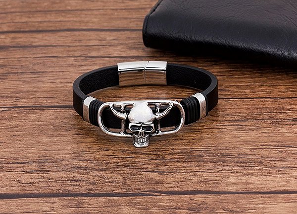 Predator Q1 Stormleaf Men's Bracelet Skull, Black 21.5cm.
