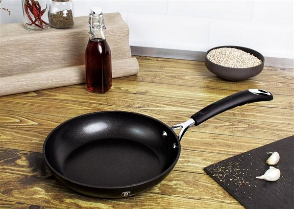 Pan BERLINGERHAUS Pan with titanium surface Black Professional Line 30cm Lifestyle